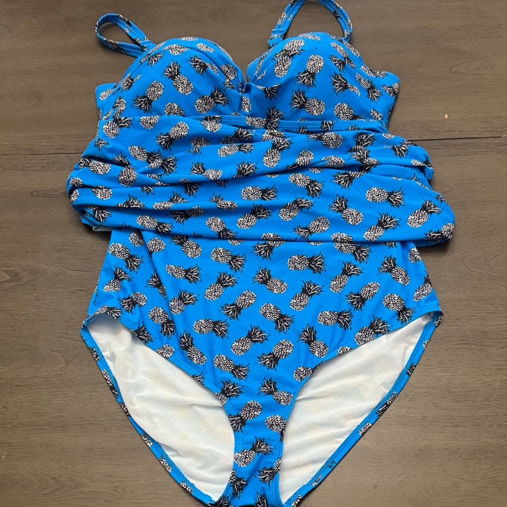 Torrid One Piece Swimsuit, Size 2 with underwire - Picture 5 of 8